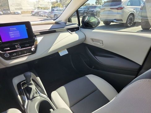 Used 2025 Toyota Corolla LE image 23