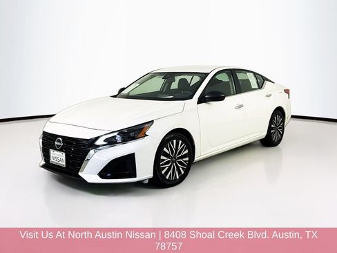 Used 2025 Nissan Altima 2.5 SV FWD image 3