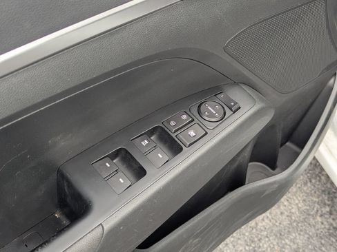 Used 2019 Hyundai Elantra SE w/ Cargo Package FWD image 24