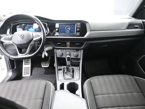 Used 2023 Volkswagen Jetta Sport image 9