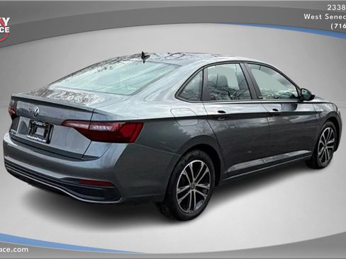 Used 2024 Volkswagen Jetta Sport image 5