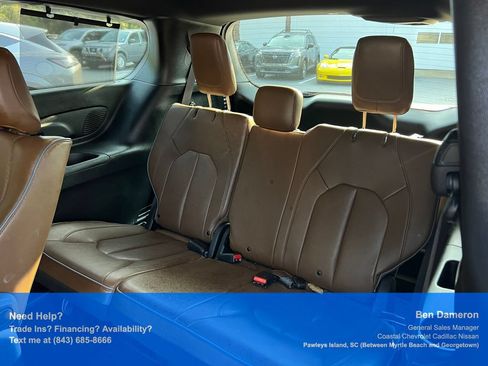 Used 2021 Chrysler Pacifica Limited w/ Uconnect Theater Family Group FWD image 13