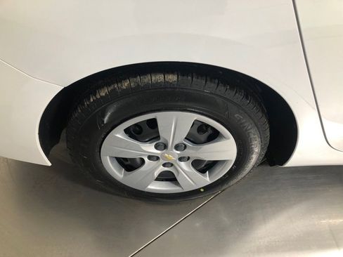 Used 2018 Chevrolet Cruze LS image 9