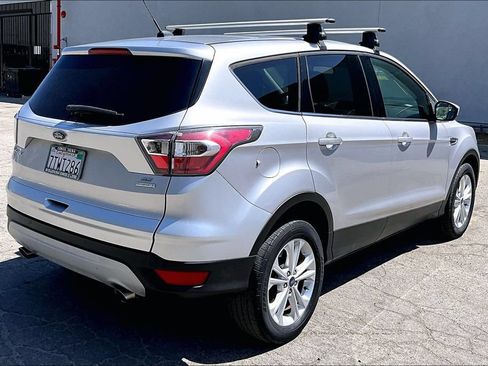 Used 2017 Ford Escape SE FWD image 4