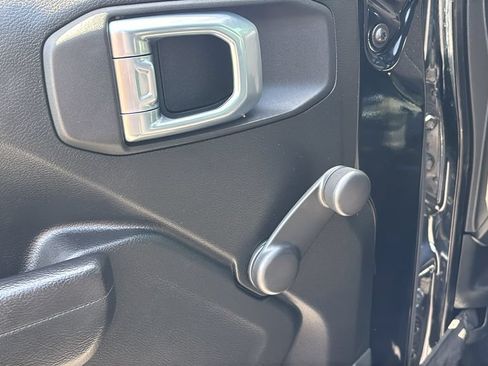 Used 2021 Jeep Wrangler Sport AWD/4WD image 13