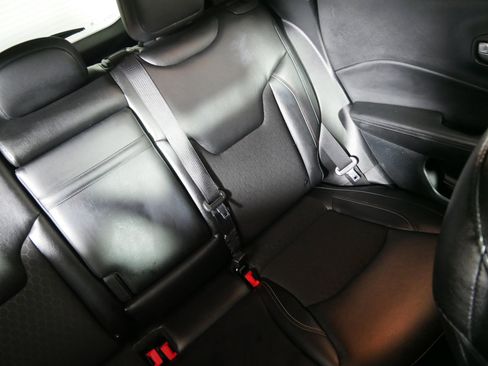 Used 2018 Jeep Compass Latitude w/ Popular Equipment Group image 14