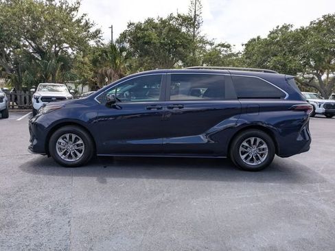 Used 2023 Toyota Sienna LE w/ LE Plus Package FWD image 7