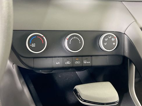 Used 2024 Hyundai Elantra SE image 15