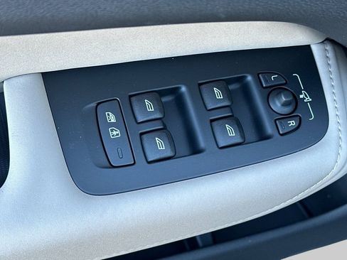 New 2026 Volvo XC60 B5 Plus w/ Protection Package Premier image 15