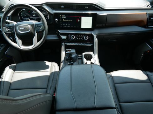 Used 2024 GMC Sierra 1500 Denali AWD/4WD image 8
