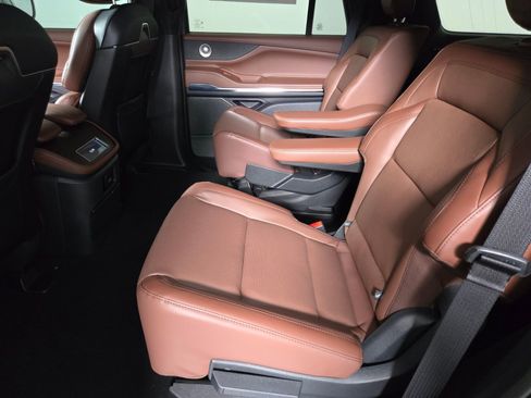 New 2026 Lincoln Navigator Reserve AWD/4WD image 14