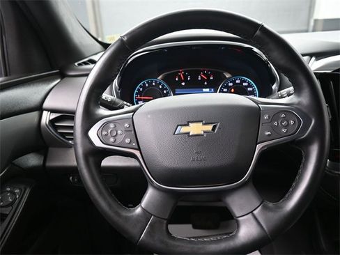 Used 2023 Chevrolet Traverse LT image 8