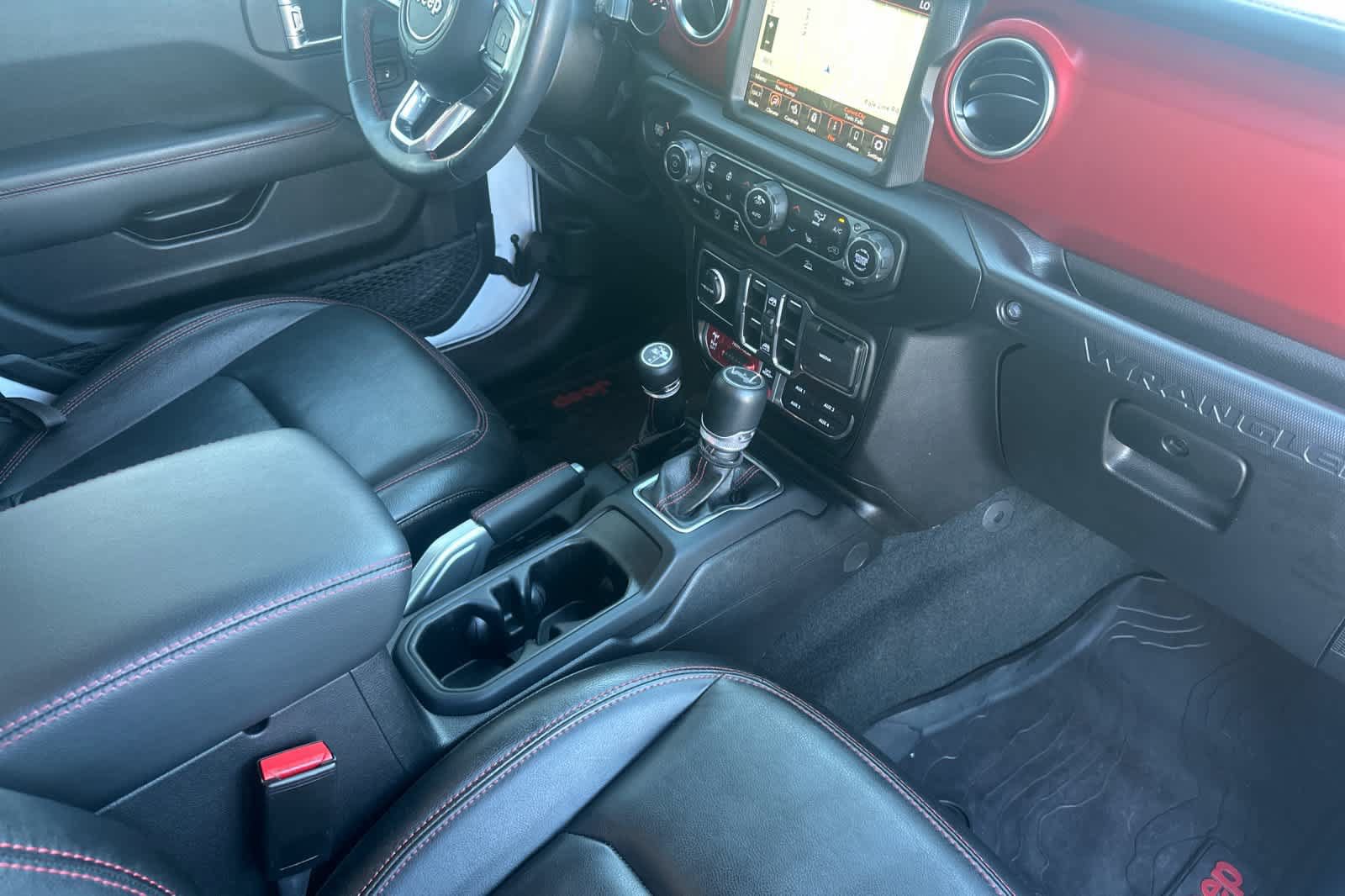Used 2022 Jeep Wrangler Unlimited Rubicon w/ Cold Weather Group AWD/4WD image 17