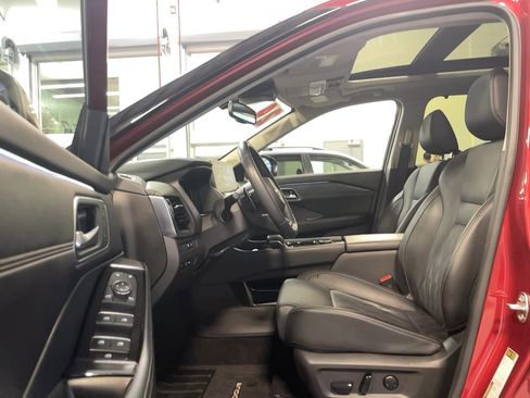 Used 2024 Nissan Rogue Platinum w/ Platinum Premium Package image 30