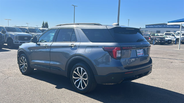 Certified 2025 Ford Explorer ST-Line AWD/4WD image 5