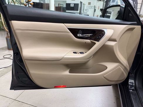 Used 2015 Nissan Altima 2.5 SL w/ Technology Package FWD image 10