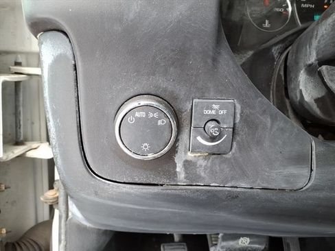 Used 2016 Chevrolet Express 3500 RWD image 15