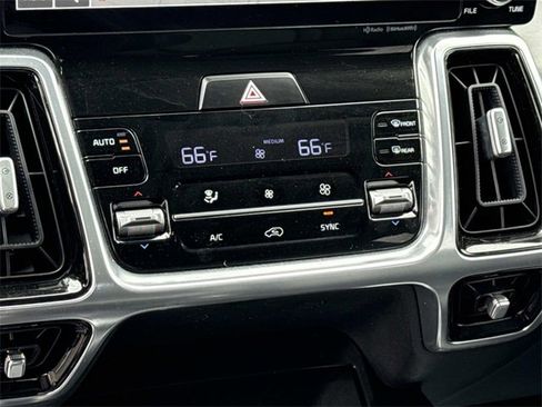 Used 2023 Kia Sorento SX image 22