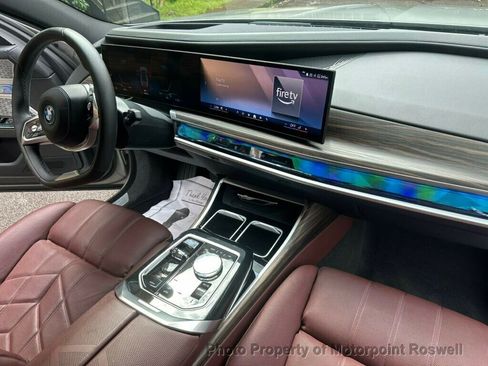 Used 2023 BMW i7 xDrive60 w/ Executive Package 2 image 27