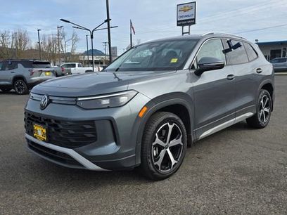 Used 2025 Volkswagen Tiguan SE