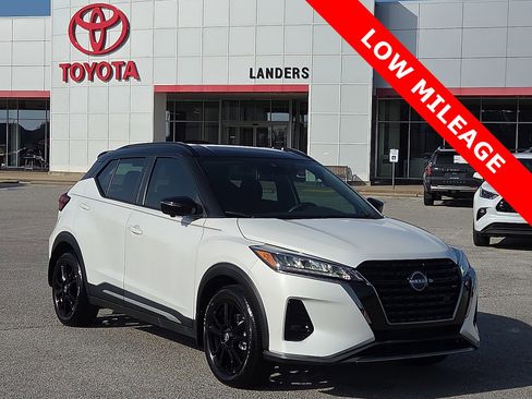 Used 2024 Nissan Kicks SR image 1