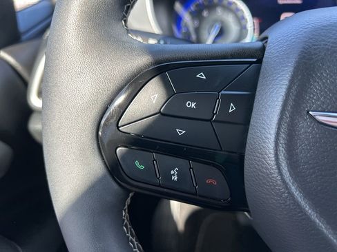 Used 2024 Chrysler Pacifica Touring-L w/ Uconnect Theater Family Group image 18