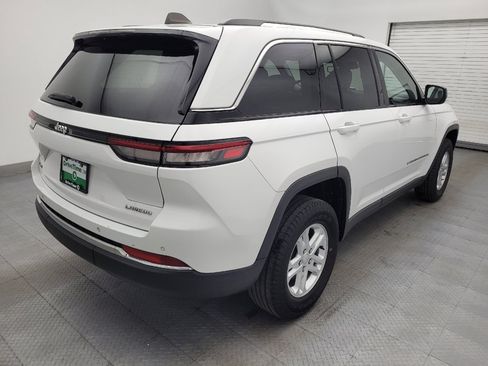 Used 2023 Jeep Grand Cherokee Laredo AWD/4WD image 9