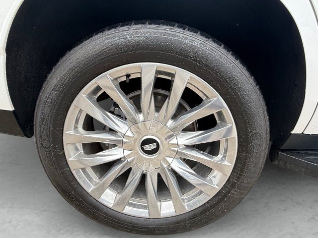 Used 2023 Cadillac Escalade Premium Luxury w/ LPO, Illumination Package RWD image 23