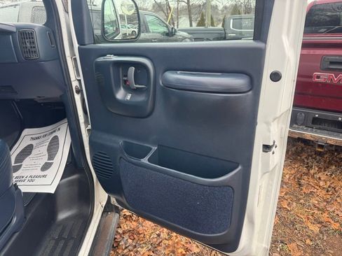 Used 2000 Chevrolet Express 3500 Extended Passenger w/ LS Preferred Equipment Group RWD image 19