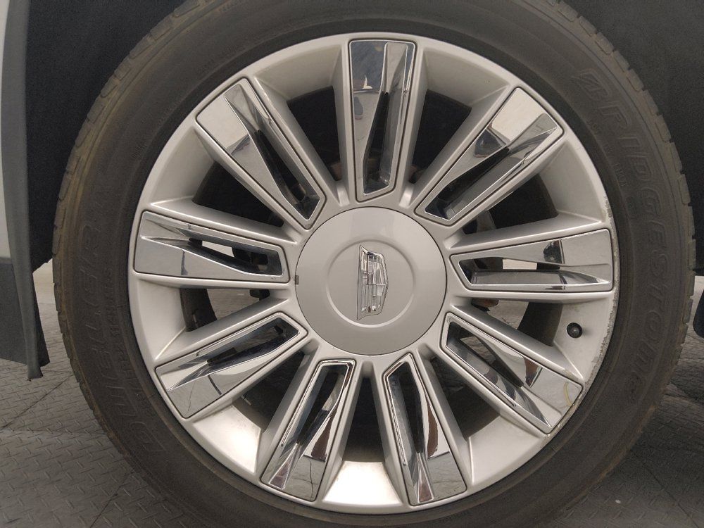 Used 2018 Cadillac Escalade Premium Luxury RWD image 31