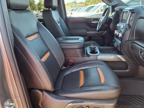 Used 2021 GMC Sierra 1500 AT4 w/ AT4 Preferred Package AWD/4WD image 13