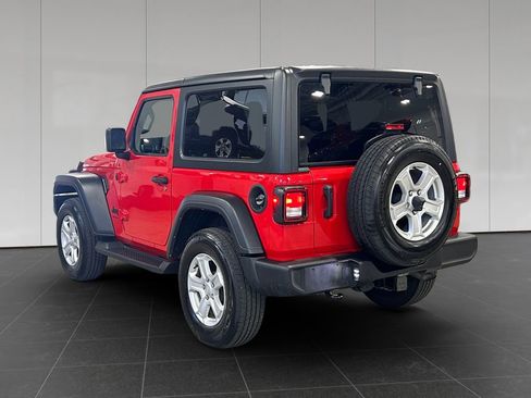 Used 2022 Jeep Wrangler Sport AWD/4WD image 3