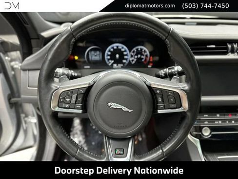 Used 2018 Jaguar XF S RWD image 27