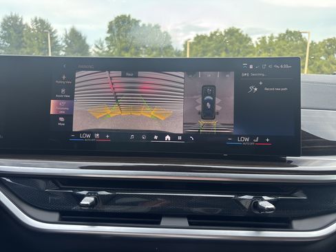 Used 2026 BMW X7 xDrive40i w/ M Sport Package AWD/4WD image 19