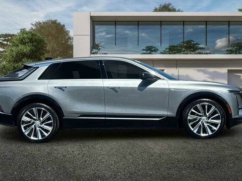 Certified 2025 Cadillac Lyriq Luxury w/ LPO, Floor Liner Package AWD/4WD image 3