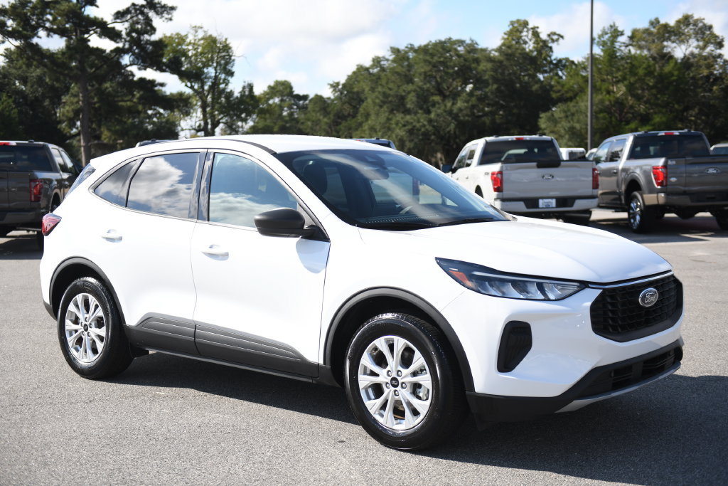 Used 2025 Ford Escape Active FWD image 1
