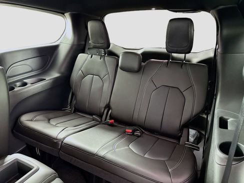 New 2026 Chrysler Pacifica Select image 20