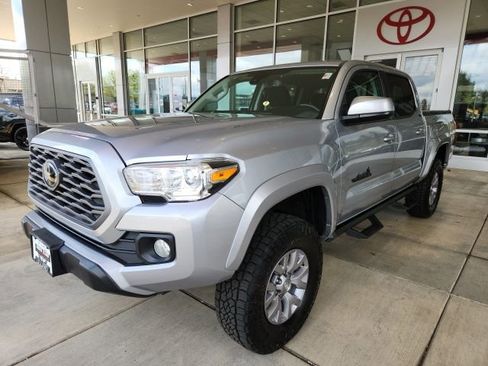 Certified 2019 Toyota Tacoma SR5 AWD/4WD image 6