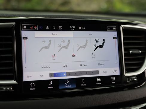 Used 2023 Chrysler Pacifica Touring-L FWD image 14