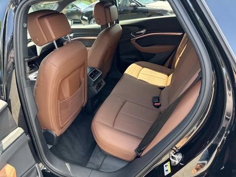 Used 2022 Audi e-tron Premium AWD/4WD image 17