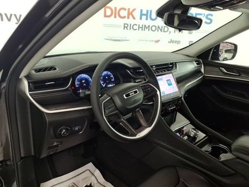 Used 2023 Jeep Grand Cherokee Limited AWD/4WD image 13