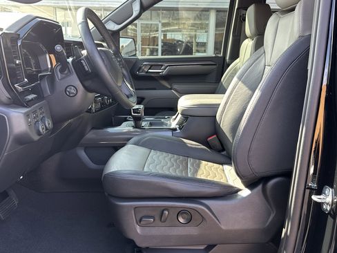 Used 2023 Chevrolet Silverado 1500 ZR2 w/ Technology Package image 9