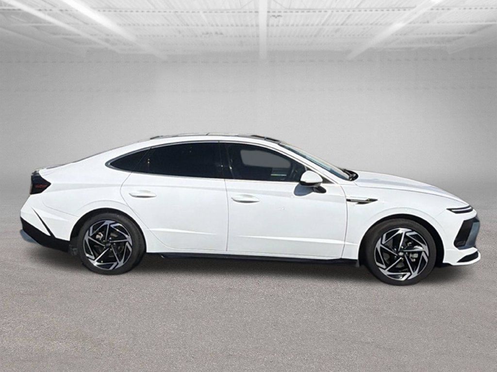 Used 2024 Hyundai Sonata SEL w/ Convenience Package FWD image 14