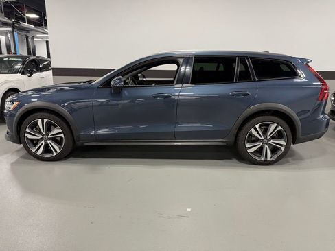 Used 2025 Volvo V60 B5 Cross Country Plus AWD/4WD image 3