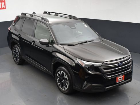 Used 2025 Subaru Forester Premium AWD/4WD image 26