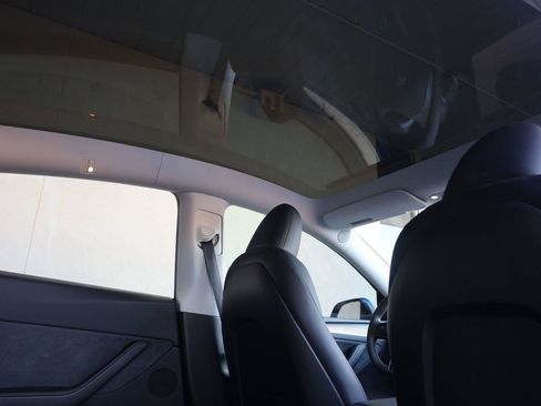 Used 2024 Tesla Model Y Long Range AWD/4WD image 22