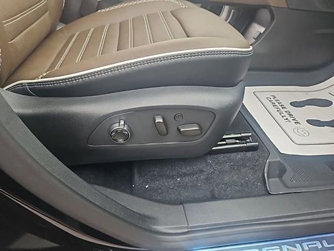 New 2026 GMC Acadia Denali Ultimate w/ LPO, Floor Liner Package AWD/4WD image 24