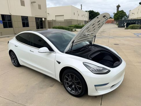 Used 2020 Tesla Model 3 Standard Range RWD image 18