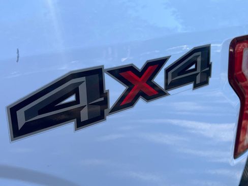Used 2015 Ford F150 XLT w/ Equipment Group 302A Luxury AWD/4WD image 8