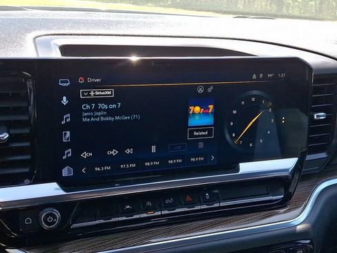 Used 2022 Chevrolet Silverado 1500 LT image 17